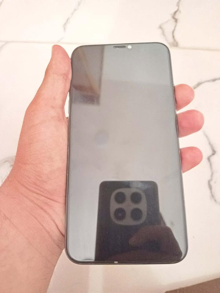 السلام عليكم عدي مبايل نوع (iPhone 11pro max) نضافته 99 بلميه معالجه A13 bionc ذاكره 256 بي شغلتين بس الأولا الكامره الأماميه بيها غواش وصخه و الخلفيه بل زوم تهتز يراد اله مغناطيس و الثانيه شاشته امبدله تفصيخ اصليه 3 خيارات و البقيه كله بلادي من بطاريه الى اخيره بطاريته 75 بلميه صرف طبيعي للأستفسار راسل على الرقم ***********  وتساب و حياكم الله

