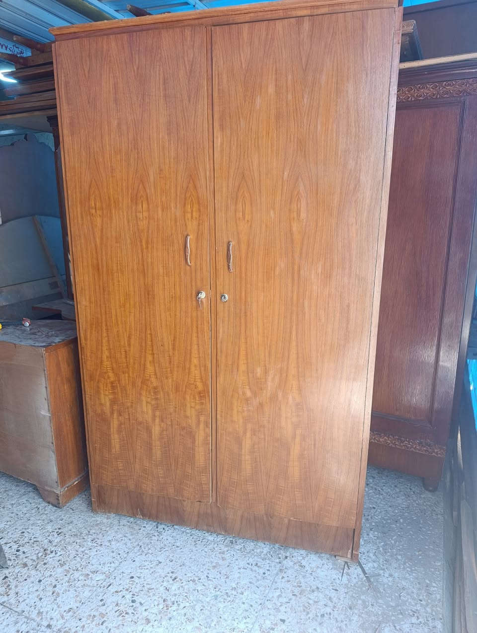 سلام عليكم 
أغراض للبيع واضحات بالصور
أسعار وتفاصيل عالخاص او عالواتساب 
***********

