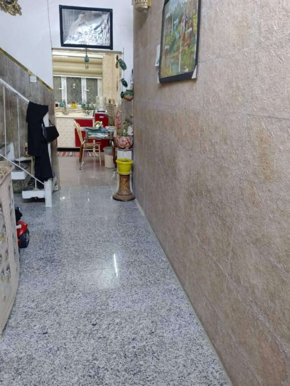 السلام عليكم
دار للبيع 75م واجهة 3,75م في منطقة حي الجهاد الأساتذة خلف الاربع شوارع غرف نوم وحده وصاله ومطبخ وخدمات بسعر مناسب للاستفسار الاتصال على الرقم 
*********** واتساب.
كما لدينا عروض مناسبه في منطقة حي الجهاد كافه.
