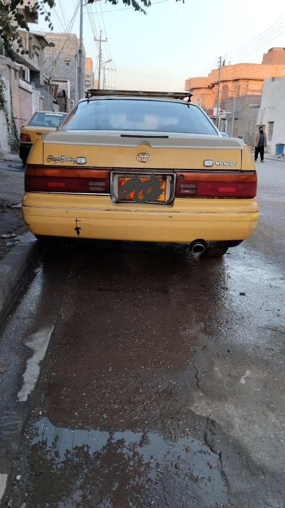 بطه فصل ديلوكس موديل 2000 رقم بصرة المالني مكينه وكير حلوات تبريد شغال كهربائيات شغالة  تايرات نضيفات راعيها موجود بس رقمة راح مني مراوس وذا انضف انطي فرق مكاني البصرة  ***********  خاص موجود  مكفوله من كصه ونقل البصرة, العراق
