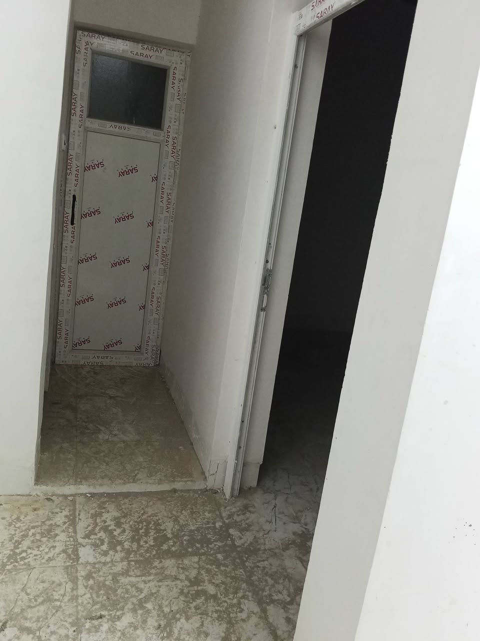 جديد 115 متر مربع دار زراعي
قاطين استقبال ومطبخ وهول وغرفتين جوه 
والطابق الثاني كامل غرفه ومطبخ 
موجود تصوير هم للبيت داخل وخارج
منطقه كوباني الجديده 

اي ستفسار هذه رقمي ***********
السعر 47 وبيه مجال بصيط
لان تعبان عليه والله كلشي بي جاهز انشاء الله وقريب عالشارع حيل
