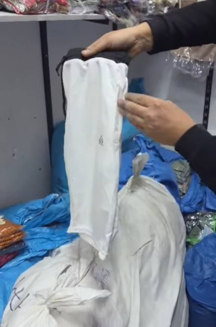 سلام عليكم شباب عندي كيمه شورت رياضي بيعك درازن.


**إذا كنت صاحب هذا الإعلان وتريد حذفه لأي سبب، رجاءا أرسل رسالة إلى الدعم الفني**