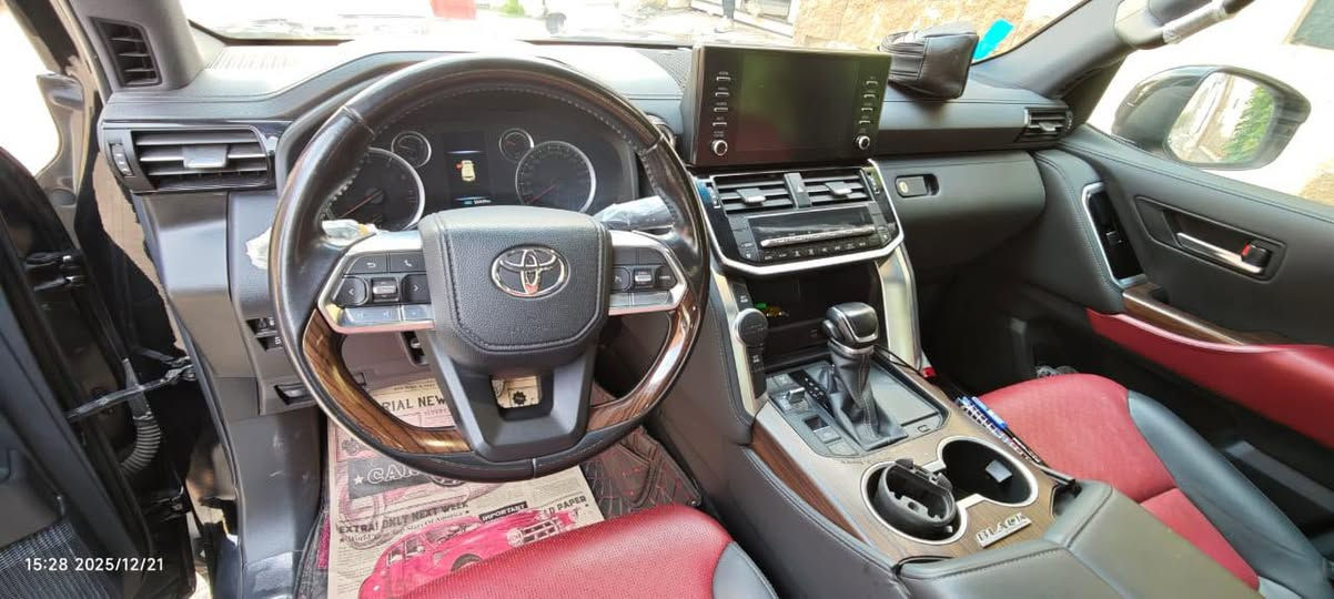 لاندكروز لمتدد للبيع او مراوس بموديل اقل
* ⁠الموديل : 2024ساز 

* كفالة عامة 

* ⁠الفئة: GXR / LIMTE  بلاك اديشن * ⁠اللون اسود رقم بغداد 

* ⁠العداد 55000 )

داخل جلد 

اسودواحمر بلادي * 

* ⁠محرك  6 سلند (4000)  

* ⁠لد شباك امامي 

* ⁠دوسات جانبية نيكل ضوئية 

* ⁠سبايدر شمعة

*لحاية) 

* 

* ⁠بصمة تشغيل بصمات ابواب عدد (5) 

* سيارة ملغلفة PPf ب كامل ضمان 10 سنوات 

* ⁠شاشة امامية كبيرة 

* شاشات خلفية عدد (2)

* ⁠كامرات عدد 4 (360 درجة) 

* ⁠فتحة سقف (سلايت) 

* ⁠كراسي الامامية كهرباء 

* كراسي الامامية  تدفئة تبريد 

* ⁠مقاعد (7) راكب دفع رباعي (4 * 4) 

* ⁠ثلاجة وسطية جنطة كهرباء 

* ⁠تبريد شاشة شاحن 

* طفاية  

* ⁠حساس امامي خلفي 

* ⁠مري طي كهرباء 

* ⁠وباقي مواصفاتGXR المتد المعروفة 

* رقم بغداد بأسمي
السعر 74.000 
* 
 للاستفسار هاتف ***********
