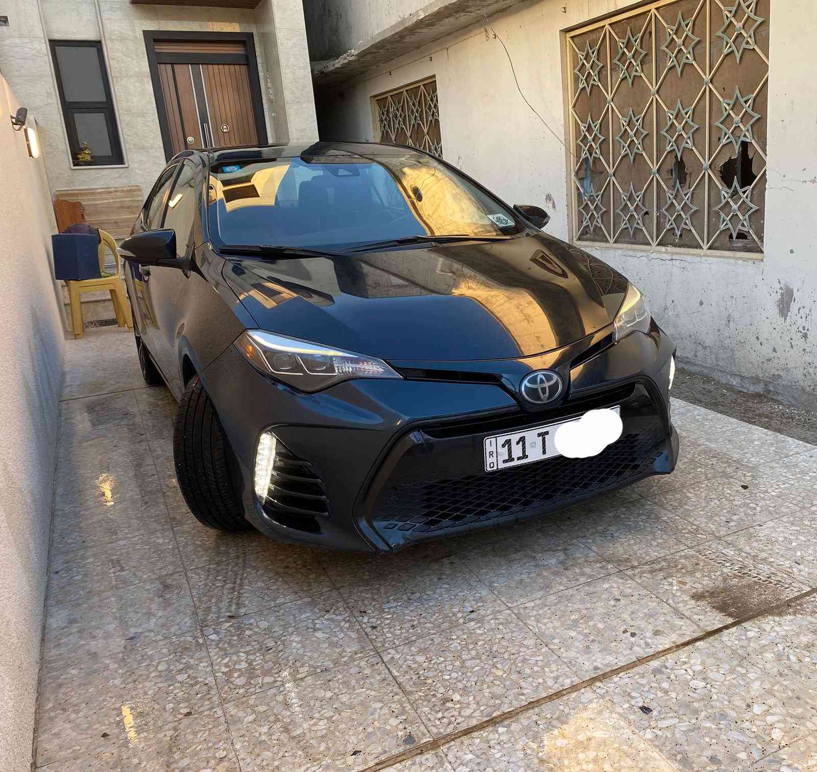 سلام عليكم ورحمة الله
سيارة كورلا SE موديل 2018  بلون ازرق غير محدد ( لون شذري) رقم بغداد.
وارد اميريكي ضرر باب عكس السائق  والي بعدها ومبدلة الباب اصلي  مو تجاري كما موضح بصور.. اير باك البردة طاك فقط…
سعرها 13400$.
السيارة مواصفات SE المعروفة.
سيارة نظيفة مال جناي وعلى ايدي صارلها سنين ماشية 128 الف كم اي (79 الف ميل).
العنوان: بغداد/ حي الجامعة
لتواصل واتس اب: *********** بغداد, العراق
