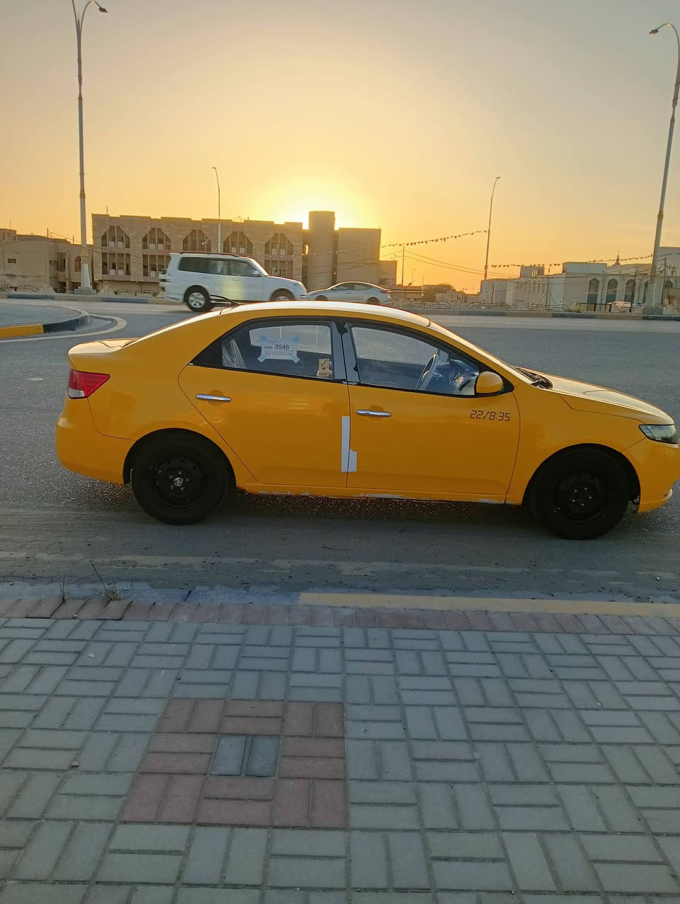 السلام عليكم لبيع سيراتو مديل 12 خليجي مكفول من الضربه والكص فقط كير مكينة حداديه تبريد جاهزه رقم قادسيه انكليزي بسمي مداور ثاني يوم مكان السماوه سعرها 93 وبيها مجال بسيط ***********
