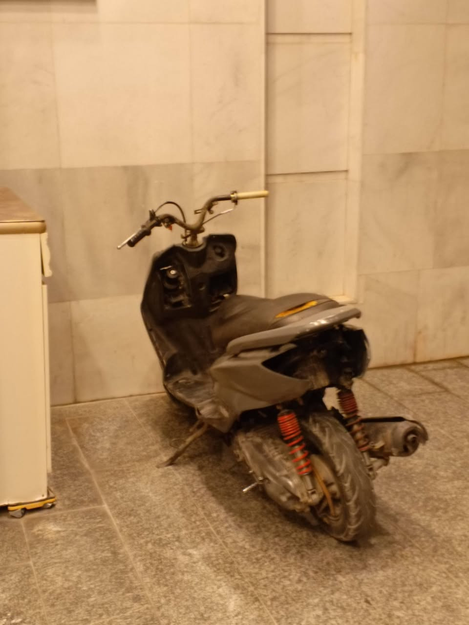 سلام عليكم اخوتي العزاز سكنس نثية عليهة مكينة. مال ثعلب غراضهة كلهم كاملة كلجات.  نضاف حيل شلعة معدل  ب 350 و بيهة مجال لل طيبين ***********
