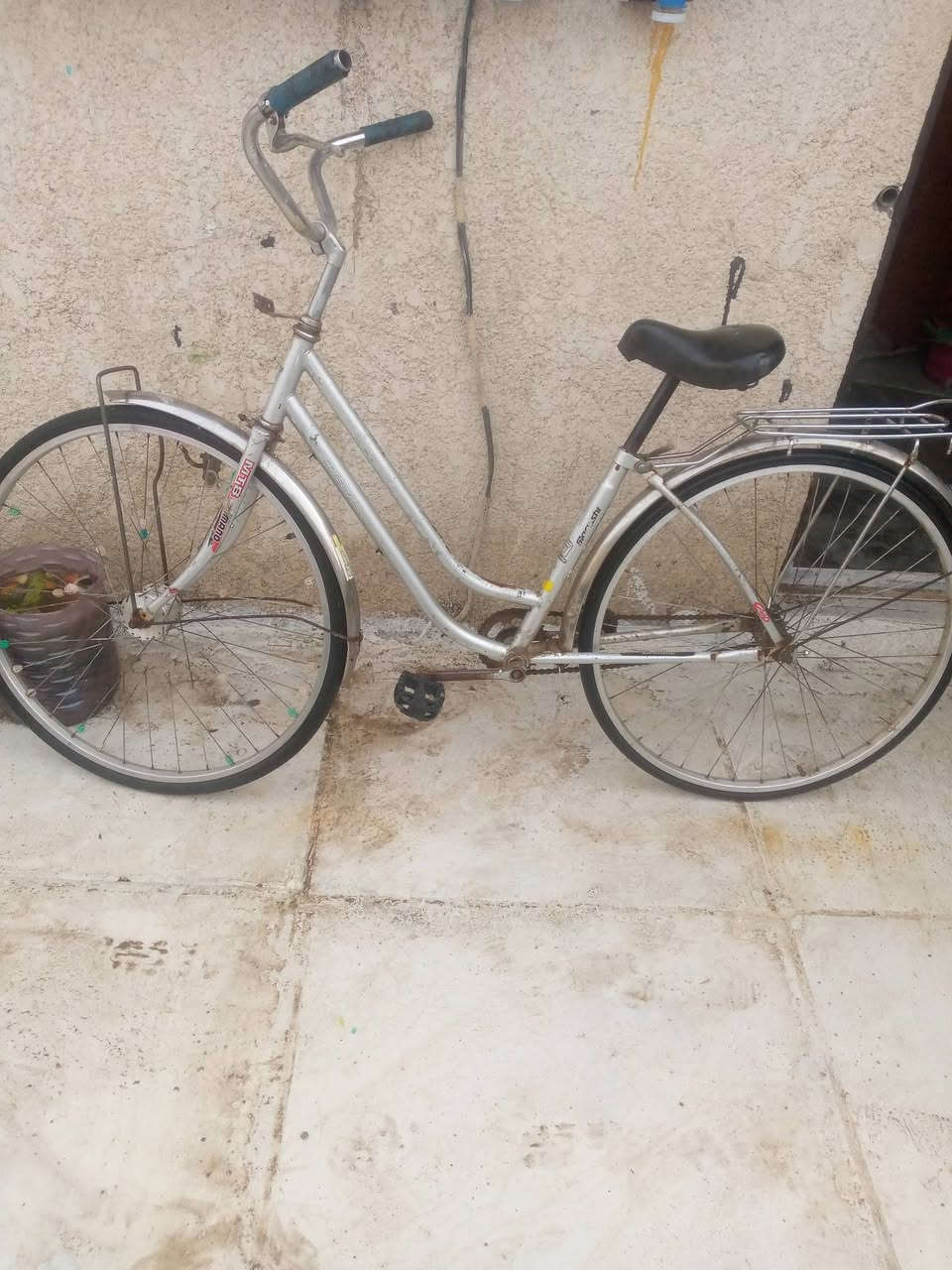 بايسكل عدد ٢ للبيع السعر ٥٠ الف ألعنوان بغداد مدينة الصدر رقم الهاتف ***********
