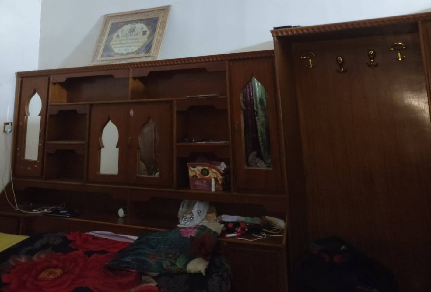 غرفة احطاطة ٦ بيبان شغل فلوجة للبيع سعرها ٧٠٠ وبيها مجال 
الي يريد يشتري يتواصل ع هذا رقم ***********
