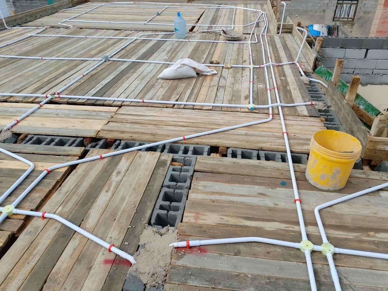 نشر سقف البصره الحيانيه 
طريقة عملي 
حفر كوسرة 
سحب واير بدون اي جوين 
ربط نقاط مع كبس بوتلس جميع النقاط 
***********
