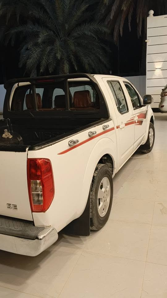 بسم الله الرحمن الرحيم
سيارة نافارا استلام شركة باسمنا من دخلولها الى العراق كير عادي محرك بلادي لا تنقيص ولا تبخير حدادية ممتازه وجيده جدا . اطارات الخلفية نوعيه ممتازه والاماميه نص عمر . دواخل السياره على وضع الشركة . تدفئه تبريد ممتاز. السيارة لا يوجد بها اي صبغ مكفوله من الصبغ ولكن بها اقل من الشبر في البدي الايسر تعديل بارد . المسافة التي قطعتها السيارة 262 الف . السعر غير قابل للنقاش . للاتصال *********** المقدادية, ديالى
