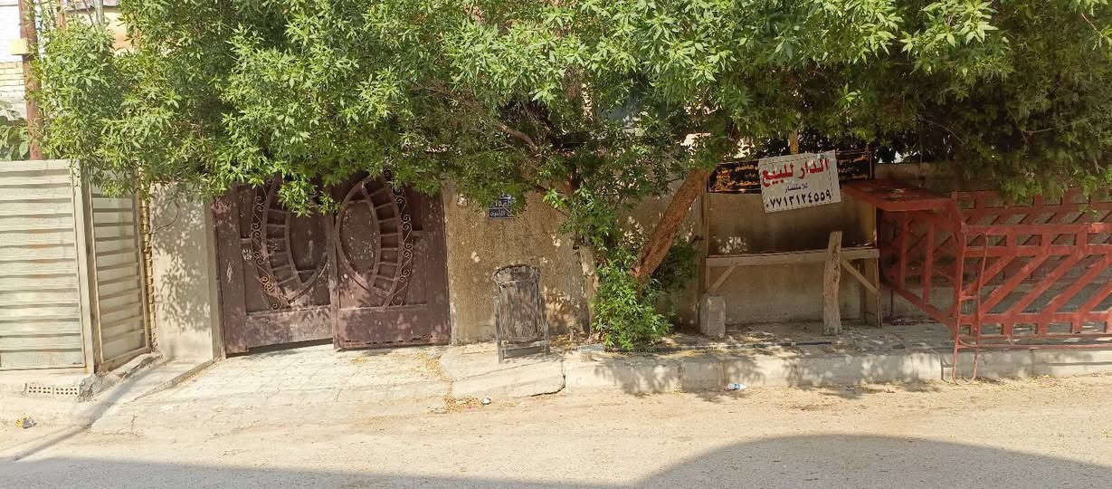 السلام عليكم 
الدار للبيع المساحة 150 متر طابو صرف الموقع بغداد الرئاسة مال العبيدي للاستفسار الاتصال على الرقم ***********
