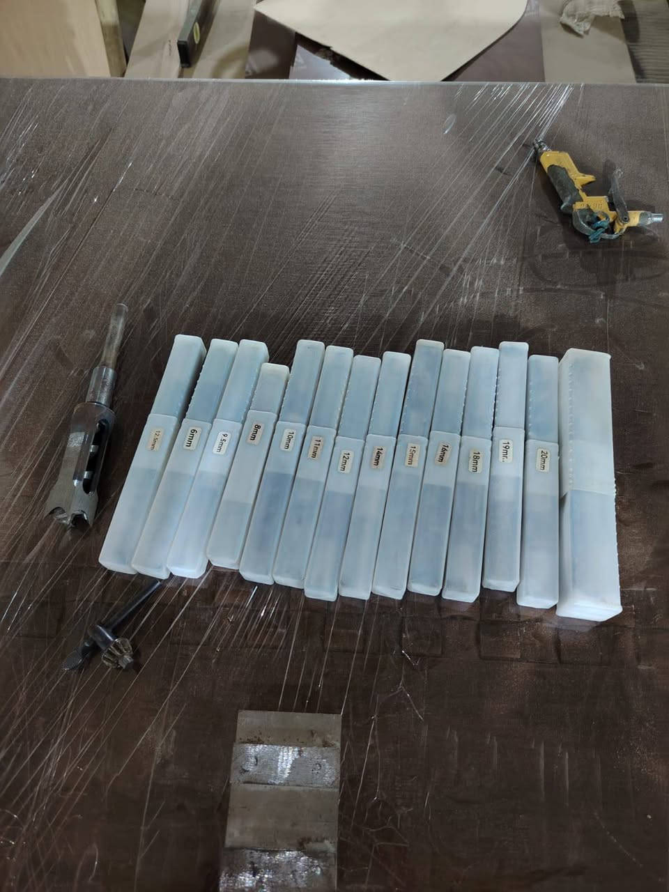 ماكنه تثقيب مربع  تحكم هوائي مع 16بريمه كافه الاحجام ***********
