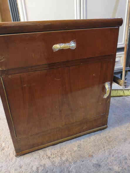 سلام عليكم 
غرفه نوم مستعمل صاج عراقي 
نظافه 60% مكان بغداد حي الاعلام 
الاستفسار على رقم ***********
