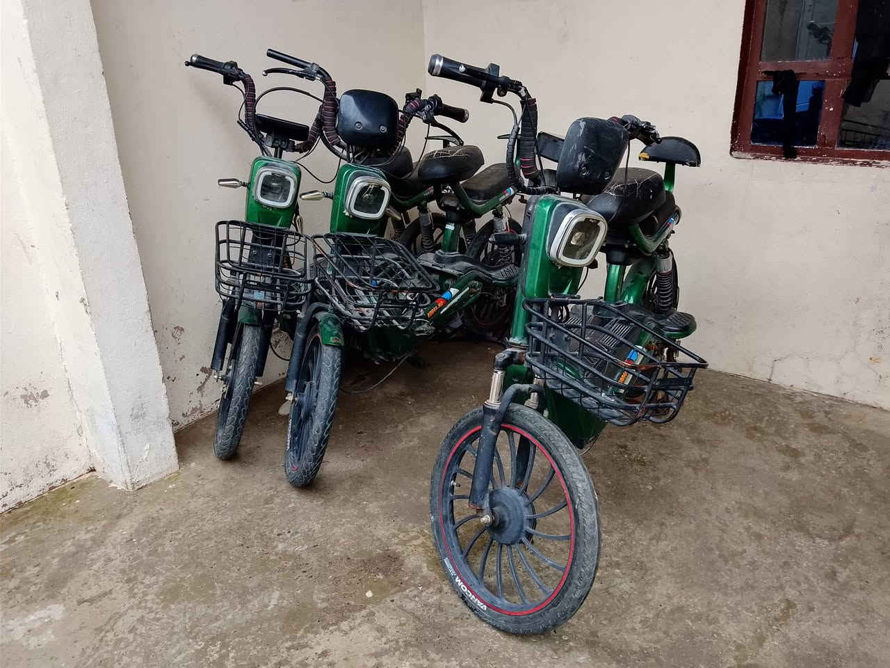 السلام عليكم دراجات شحن للبيع بدون بطاريات السعر 350 كلهم شلع. ***********
