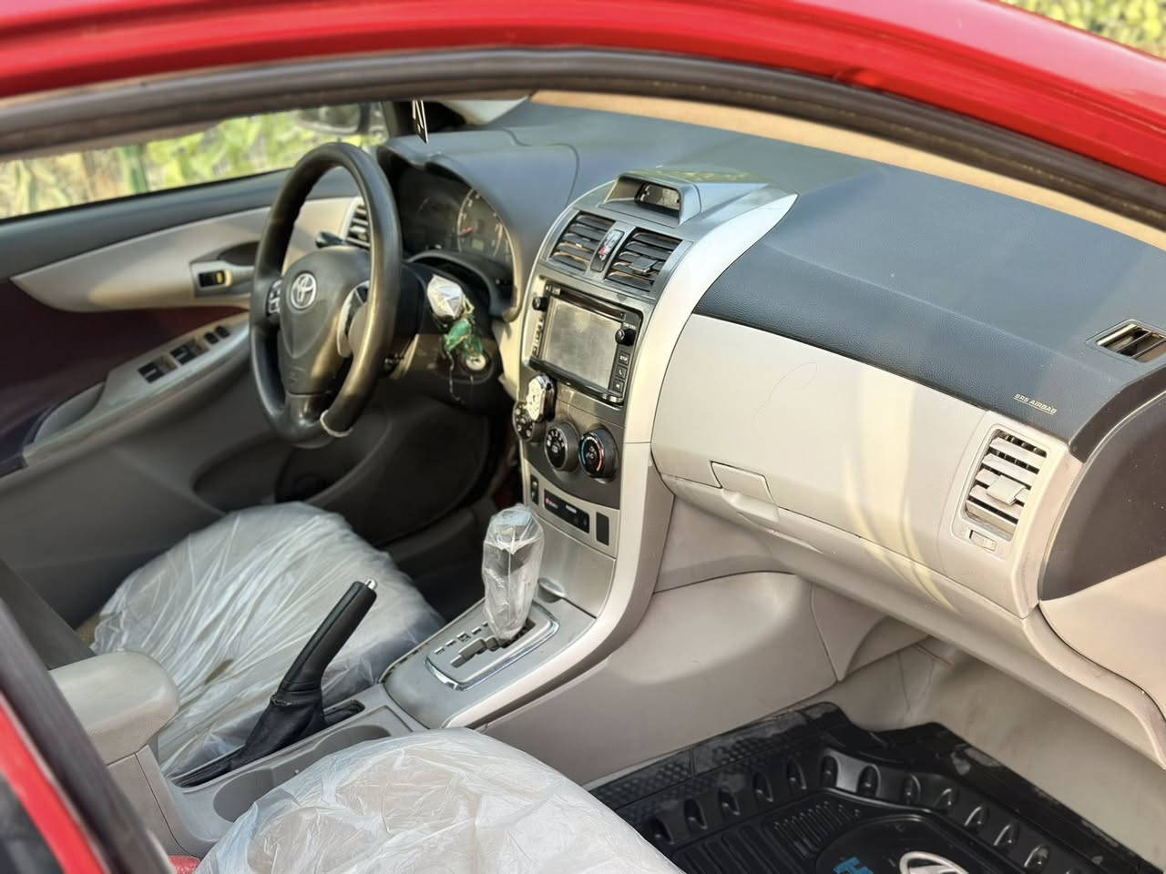 سلام عليكم
كورلا  
لبيع 2013 لون احمر 
ماشي 19000
مكان بغداد البياع 
***********
