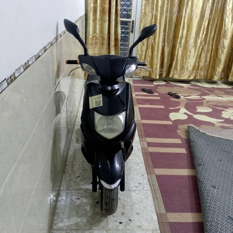 دراجة سكنس ياباني سرعة 110 مكينه بلاديه ما مفتوحة ابد ناعمه شلعه قويه كهرباء كوله شغال نكره سلف هندر اوراق بسمي الدراجة صار 3 اشهر من نازله رنبه على ايدي مكفوله السعر500 بغداد الشعب رقمي ***********
