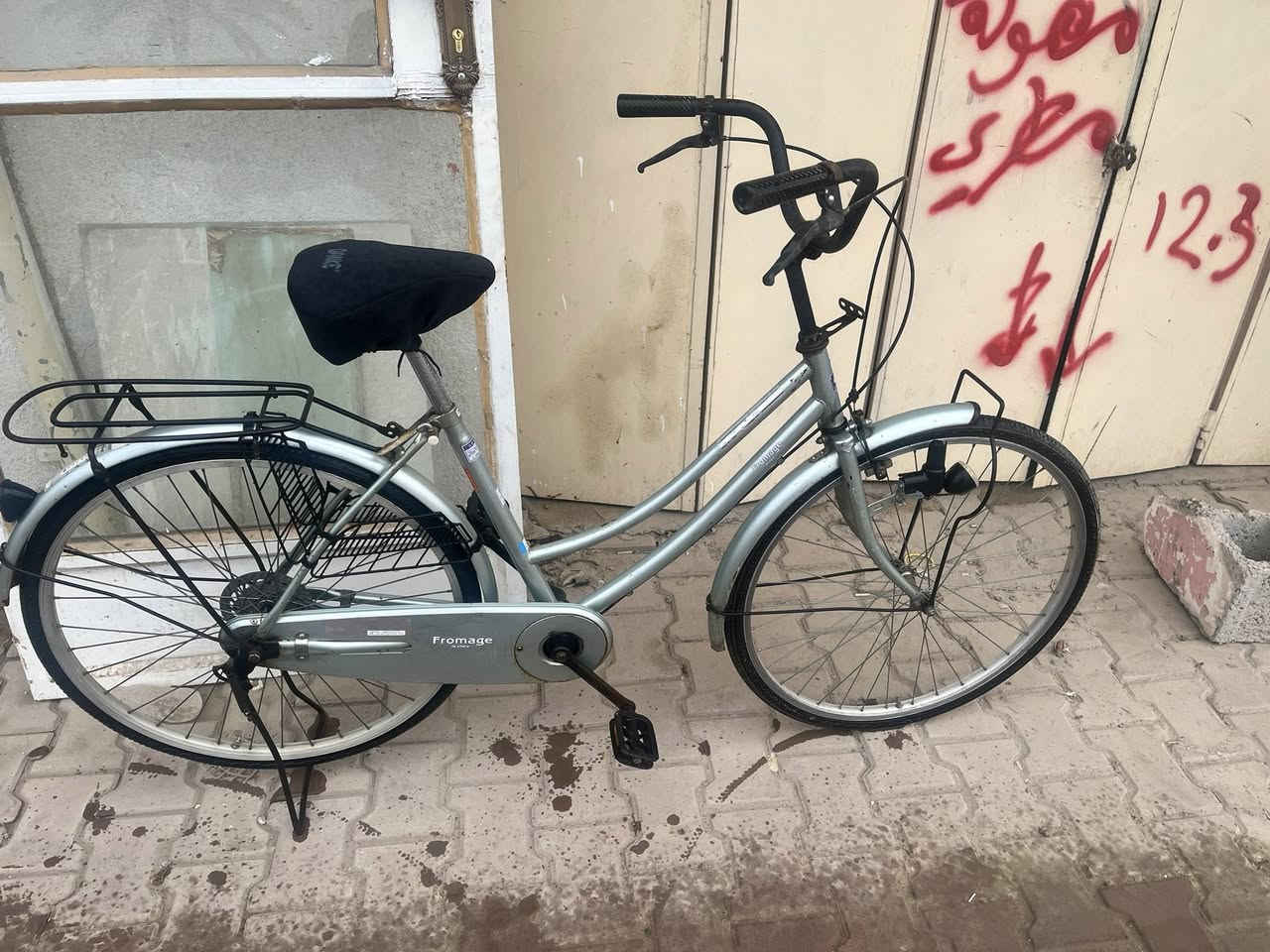 السلام عليكم 
بايسكل موزة للبيع 
لون بحري مميز 
السعر ٦٥الف وبي مجال 
مكاني تكريت القادسية شارع جليل القصاب 
للتصال ***********
