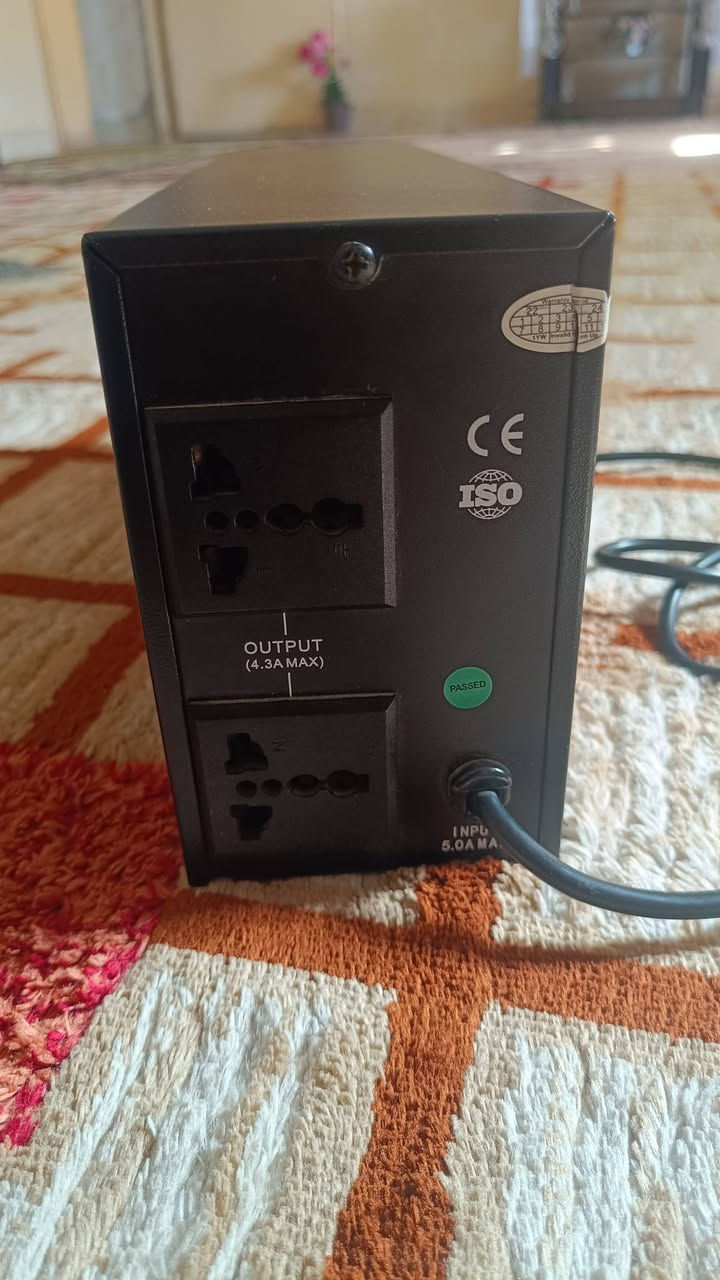 🛑 للبيع: جهاز يو بي أس (UPS) ماركة CAPTAIN 🛑
جهاز منظم وحماية وعاكس طاقة (UPS) بحالة ممتازة وشغال بشكل طبيعي، مثالي لحماية أجهزة الكمبيوتر، الراوترات، أو الشاشات من انقطاع التيار الكهربائي المفاجئ وتذبذب الفولتية.
✅ المواصفات والمميزات:
الماركة: CAPTAIN الأصلي.
المنافذ: يحتوي على منفذين (2 Output) لتشغيل أكثر من جهاز في نفس الوقت.
القدرة: يتحمل تيار إخراج لغاية 4.3A MAX (كما موضح في الصور).
الحماية: يحمي الأجهزة من "النتشة" أو ارتفاع وانخفاض الكهرباء المفاجئ.
الحالة: نظيف جداً ومفحوص (ستيكر الـ PASSED موجود).
📍 المكان: [اكركوك]
💰 السعر: [السعر ا60] (قابل للتفاوض البسيط)
📞 للتواصل: [ارقم ***********] أو المراسلة على الخاص.
