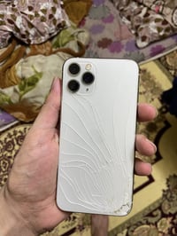 ايفون 11 برو ذاكرة 64 بطاريته 72 وتر بروف لا مصلح ولا مفتوح كلشي شغال ...