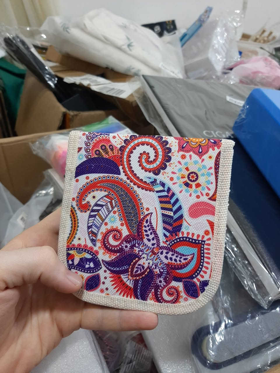 حقيبة مستلزمات خياطة صغيرة 
الصورة الحقيقية وي الصور موجودة


**إذا كنت صاحب هذا الإعلان وتريد حذفه لأي سبب، رجاءا أرسل رسالة إلى الدعم الفني**