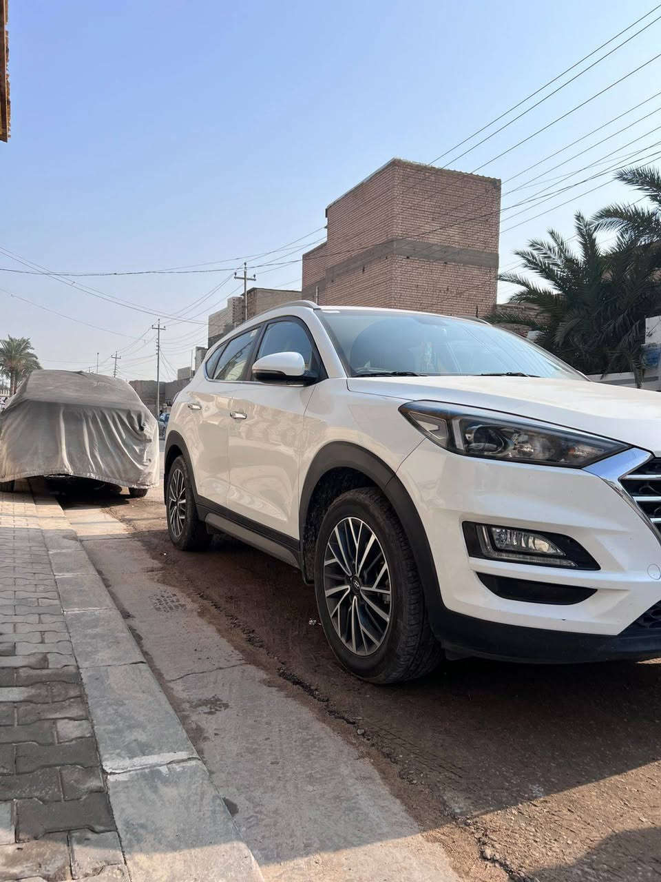 السلام عليكم سياره توكسان 2020 السياره فول مواصفات عدا البنوراما وارد خليجي جيكي مكفوله كفاله عامه ماشيه 155ألف حقيقي السعر المطلوب 210 مع المجال السياره بأسمي شرط المداور رقم بغداد دولي السونار موجود بالصور سياره نضيفه جداً استخدام شخصي الأتصال بالرقم ***********
