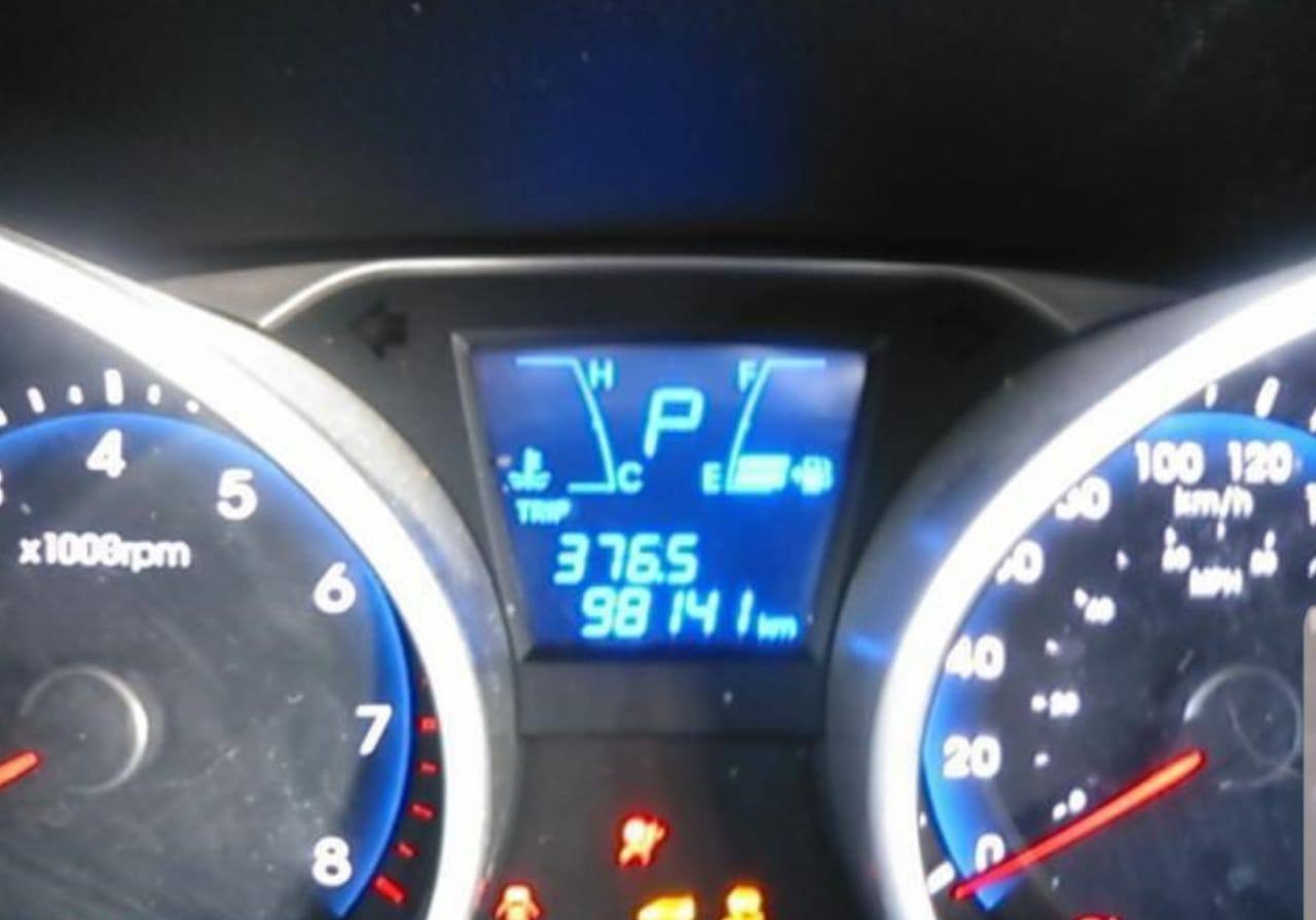 توسان
وارد امريكي
2014 

كل شئ بيها جديد 
حدادية 
تبريد

السعر 135$وبيها مجال 

*********** 
واتساب
