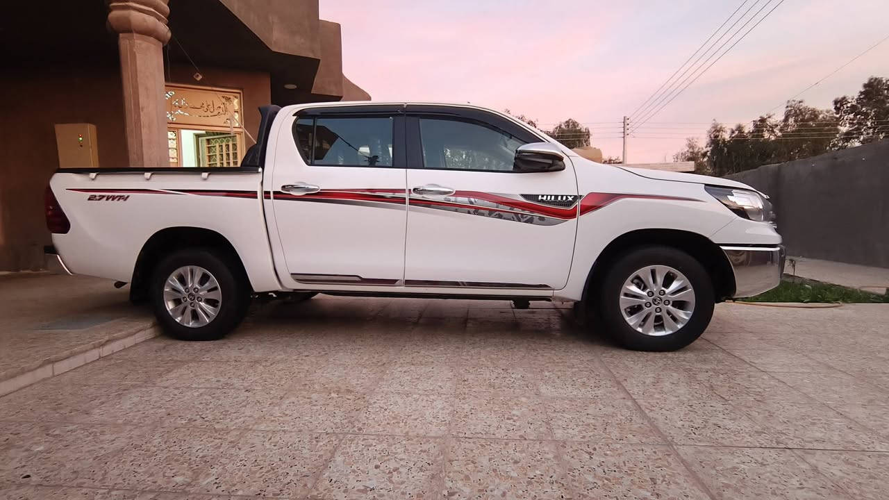 تويوتا هايلوكس ساز 2025ماشي 7الف السيارة جديدة ونضيفة زيرو كير اوتوماتيك رقم بغداد تحت الضمان السعر 310 وبيهه مجال للتواصل ***********
