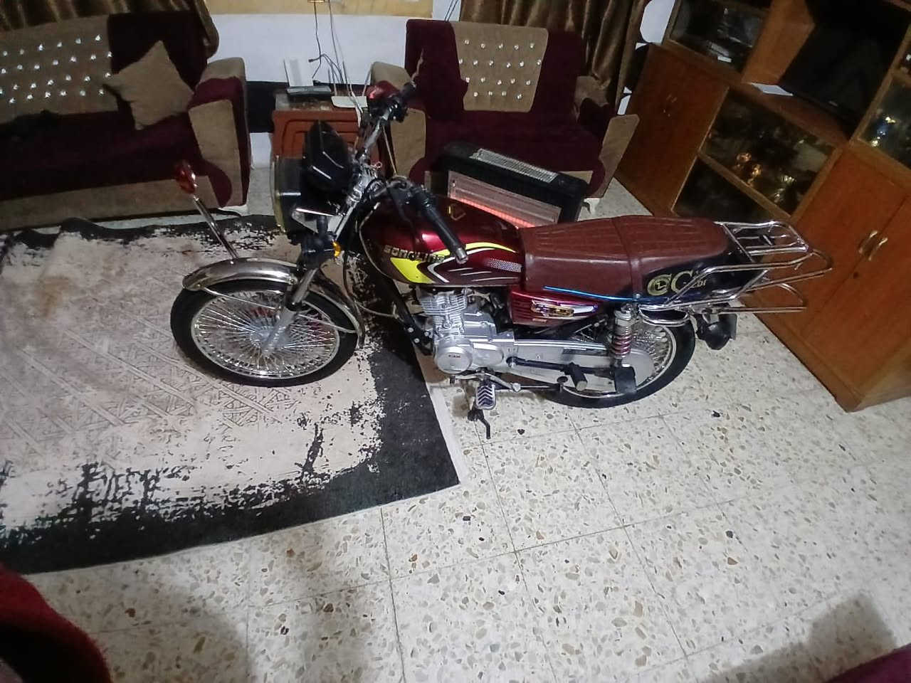 السلام عليكم دراجه أيراني  للبيع 2025دراجه بل جيس برغي ما ناقصها شلعه فول اشك الكاع بكاني بغداد فلكت سلمان باك قرب بسمايه السعر 750 وهاذ رقمي ***********
