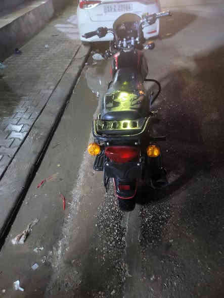 السلام عليكم بوكسر موديل 2023 دراجه نضيفه سنويه اورقام اصولي بسمي رقم نجف مداور بسمك ثاني يوم  دراجه نضيفه ما متعوبه ما مشتغله دلفري السعر 2250 الف قفل
تواصل ***********
