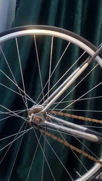 دراجة فكسد حجم 28  الدراجة مميزة لونين موضح في الفيديو اسود +سلفر  معد...