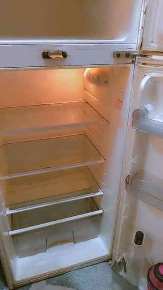 السلام عليكم عندي ثلاجة للبيع تبريد لفريزر شغال وتبريد الثلاجة الجوةشغال نظيفة مابيها اي عطل 
الرقم ***********
