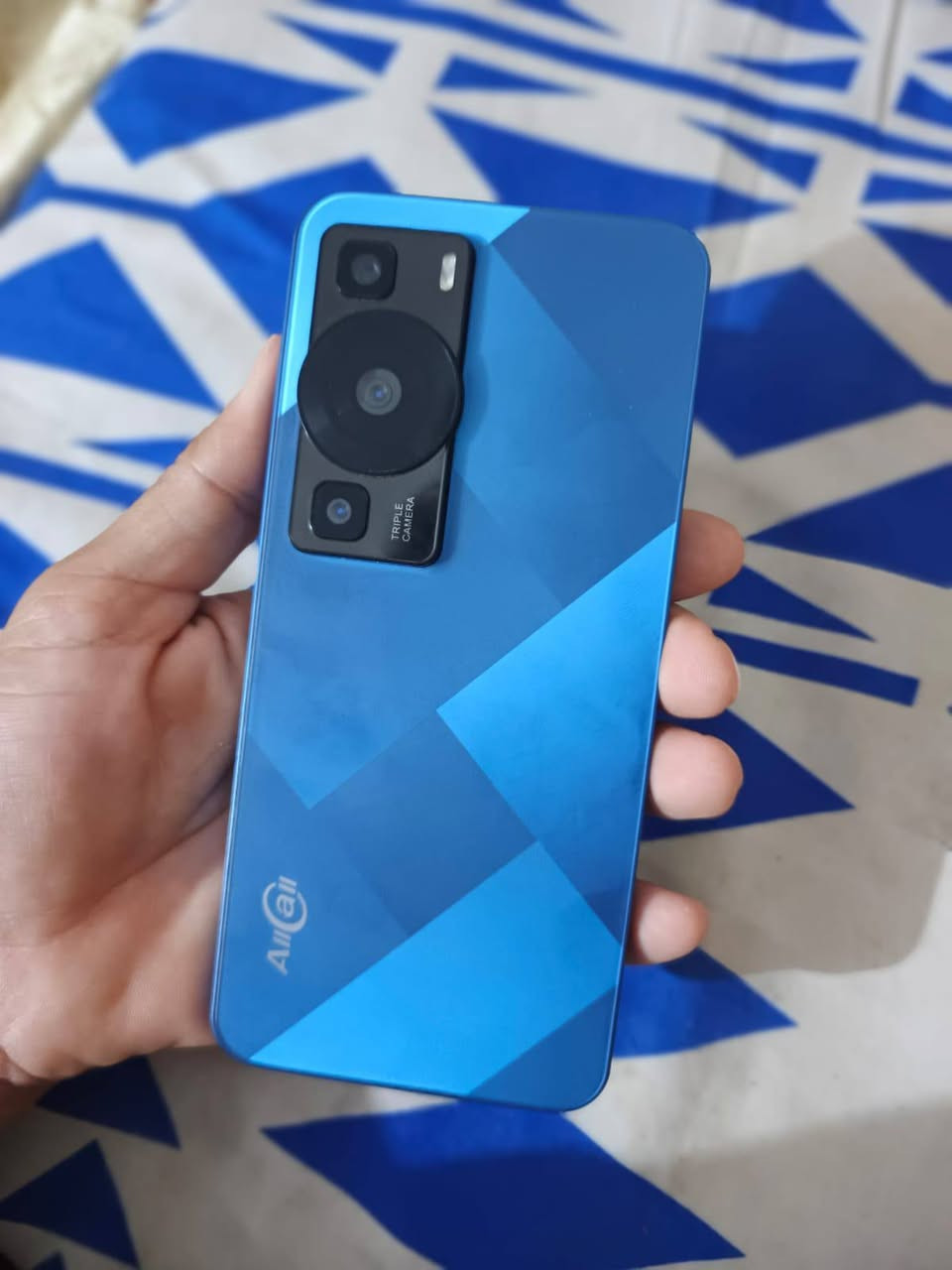 السلام عليكـم
هـاي تفاصيـل الجـهاز 

أبرز تفاصيل ومواصفات POWER 30 ULTRA
الشاشة: 6.6 بوصة بدقة FHD+.
المعالج: ميديا تيك هيليو جي 85 (Helio G85).
الذاكرة والتخزين: ذاكرة داخلية 256 جيجابايت مع رام 8 جيجابايت (قابلة للتوسيع لتصل إلى 24 جيجابايت افتراضياً).
البطارية: 5480 ملي أمبير (غير قابلة للإزالة) تدعم الشحن عبر منفذ USB-C.
الكاميرا:
الخلفية: 48 ميجابكسل.
الأمامية: 16 ميجابكسل.
الأمان: بصمة جانبية.

#سعـرة 125 وبي مجال للطيبين


**إذا كنت صاحب هذا الإعلان وتريد حذفه لأي سبب، رجاءا أرسل رسالة إلى الدعم الفني**