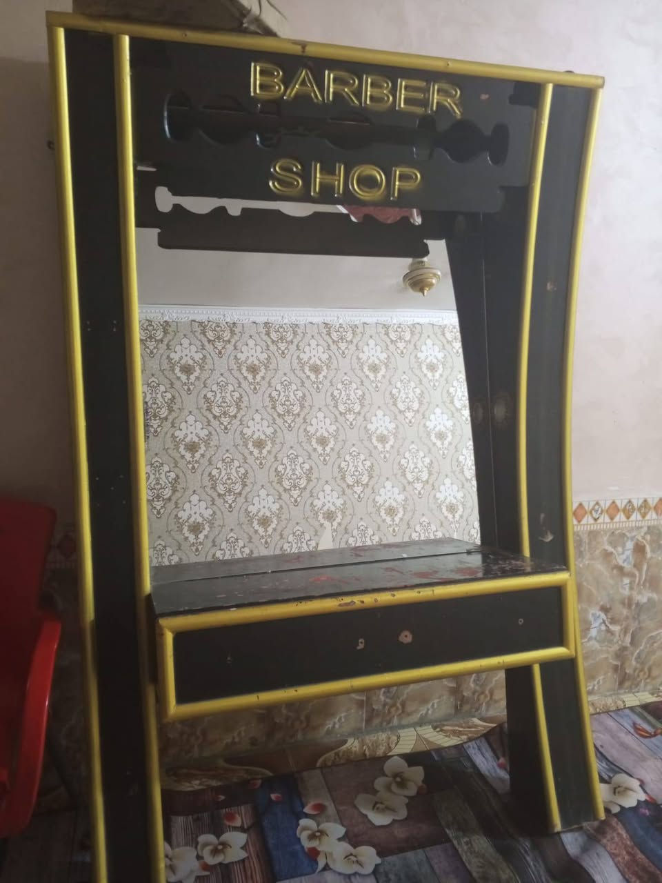 ميوزه ثنين وكرسي حلاقه ابيع شلع 225 بيهن مجال قليل***********

