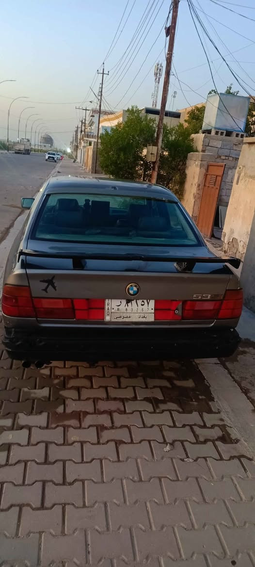 بي ام للبيع بغداد موديل 1989  السيارة بيها نواقص قليله السعر 35وبيها مجال للتواصل *********** بغداد, العراق
