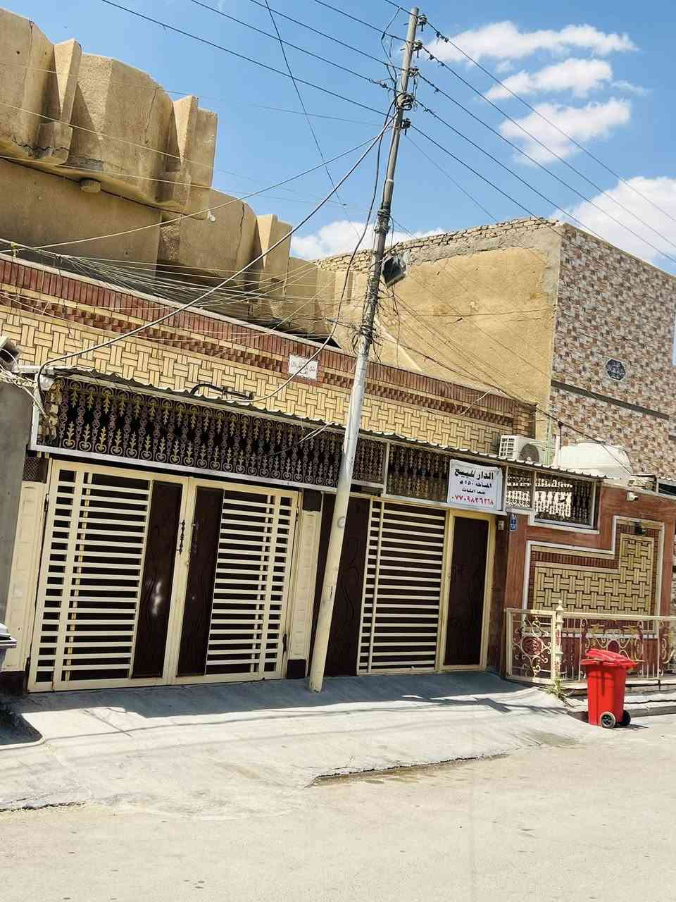السلام عليكم بيت طابو صرف تحويل مباشر مساحتة 150 مربع الواجهة 12 متر  الارضية مطبكة مرمر ولجدران درجة اولة العنوان الورفلي  4 غرف نوم +كراج سيارة +ستقبال وصاله ومطبخ وكراج طابق الثاني 3 غرف نوم ومغاسل صطحين ومطبك شتايكر حمامات ثنين جوه البيت موثث كامل مع سبالت سحب وطنية البيت مسلح 
تصل الاستفسار  اكثر  ***********
