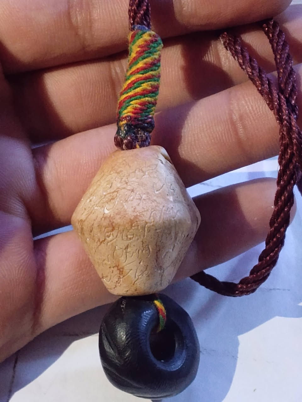 السلام عليكم احبائي قلاده عطف وسلوه مال ملاكط ملا بصره الزريجي بري قطع قويه جداً قديمه سلوه تحط السعر خاص العنوان بغداد الشعب رقم الهاتف ‏‪***********‬‏
