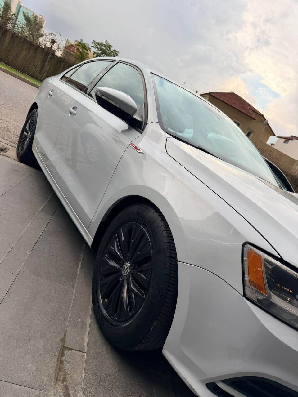 جیتا ٢٠١٧ خەلیجی کلین
مەکینە ٢٠ بێ تۆربۆ 
١٥٥ هەزار رۆیشتیە 
سەیارەکە کلینە بێ سبوغە
شوخت و قۆپ دیارە لە رەسم 
سعر ١٢٣ وەرەقە و تۆزێک مەجالی برایانە
*********** أربيل, العراق
