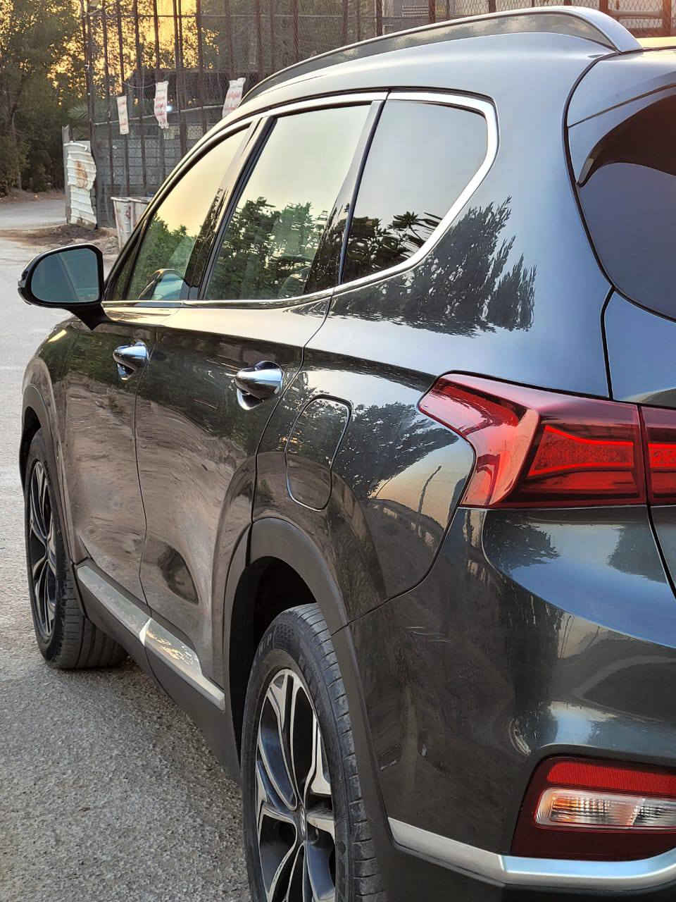 السلام عليكم
للبيع سنتافي 2019 vip. اربيل الدولي  وارد امريكي
كامل مواصفات VIP
مكينه ٤ سلندر
بانوراما 5 راكب
بصمه تشغيل مع بصمة ابواب عدد  4 

نضام دفع Htrac دفع رباعي ذكي  
كامرات 360  ( 5 كاميرات محيطية) 
صندوق كهرباء 
شحن وايرليس مع داتاشو رقمي
مقاعد اماميه خلفيه تحكم كهرباء مع تدفىء وتبريد مقاعد امامي مع تدفئة الستيرن
كشنات جلد ماروني واسود
مري شفط مع فتح وغلق السياره مع اضاء في المري والبوب مخفي 
اضويه زنون عالي ناصي مع الاضاءة الداخليه LED
مداخل Type-c و USB 
وضعيات قياده  
Normal sport  smart 
هاند بريك كهرباء مع نظام نزول منحدرات وحساسات خلفيه اماميه مع شحن وايرلس
تخم تاير حجم ١٩ + صدر جديد + بطاريه 
كير ومحرك جديد.
ضرر دعاميه وصورها منشوره
سعرها 167
مكان السيارة بغداد 
***********
