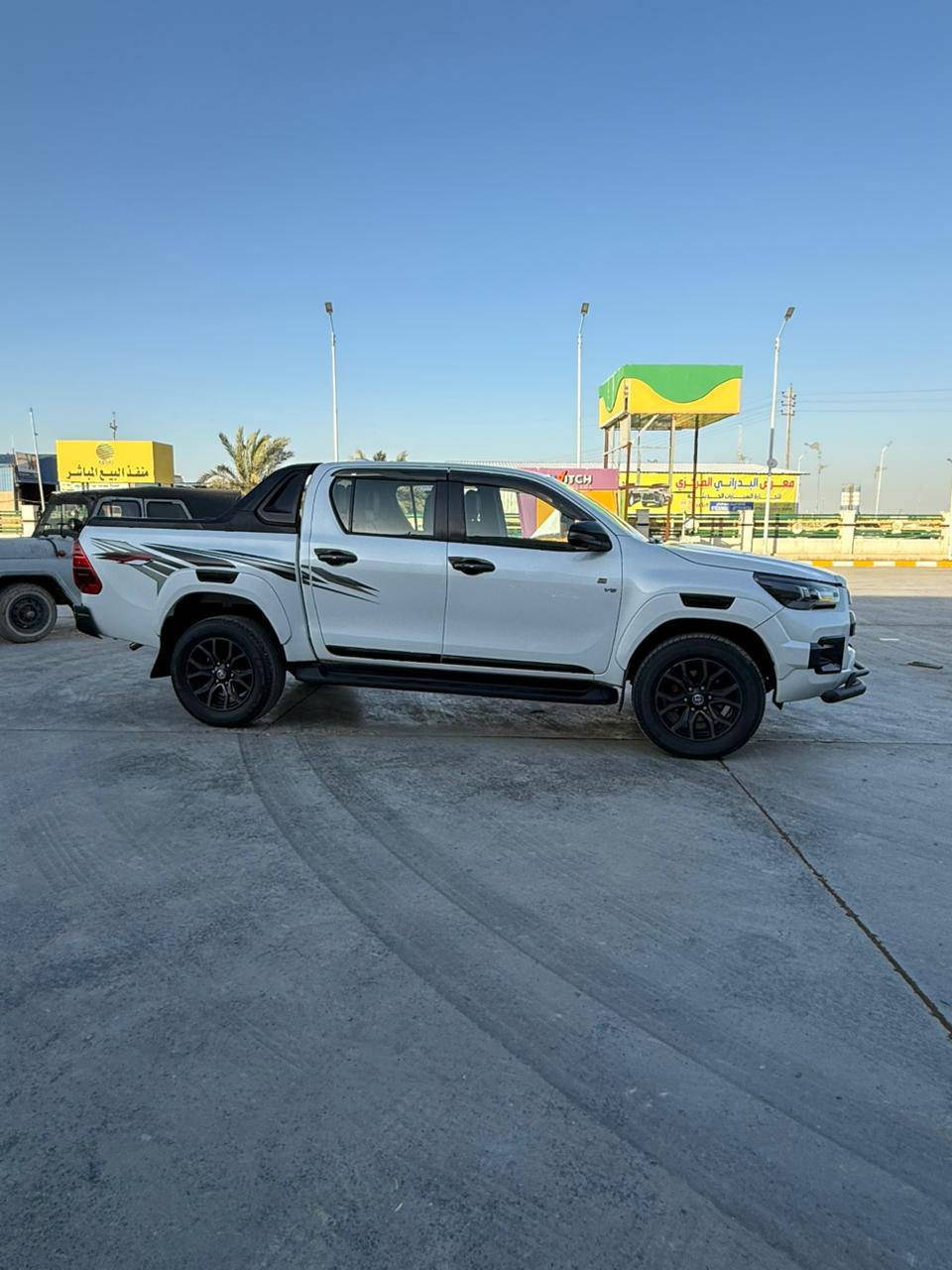 سلام عليكم
جي ار 
2023
بيها ملاحضات بسيطه مذكورة بل سونار 
رقم بغداد مميز 
سياره حلوه وجاهزة أي نقص ما بيها 
ماشيه 60 
مكان واسط الصويرة 
***********
