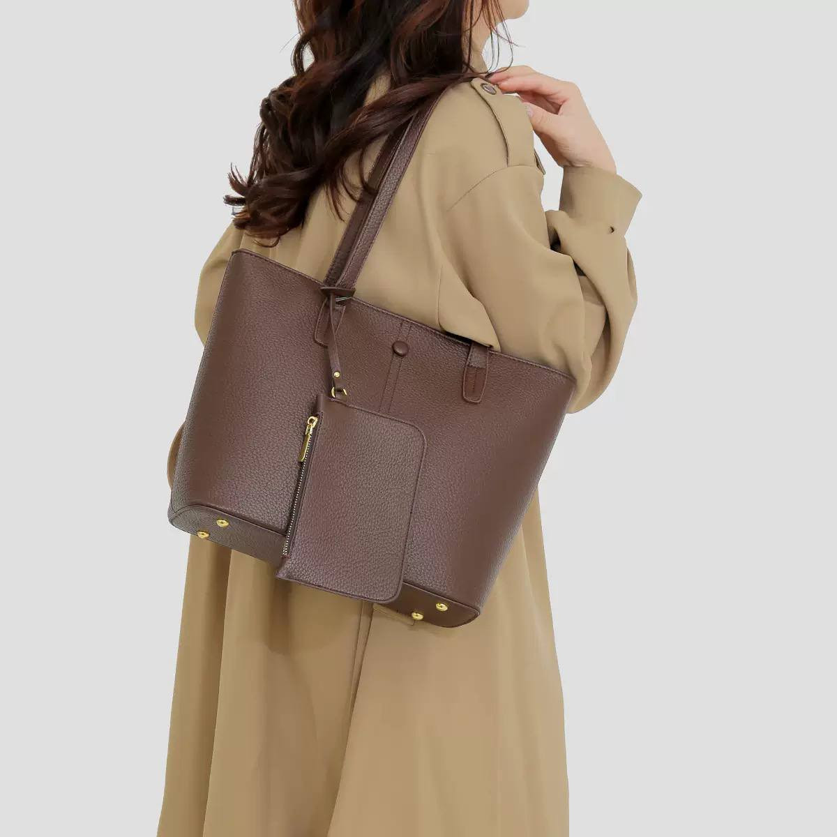 🖤✨ أناقة تخطف القلب ✨🖤
شنطة نسائية فخمة بتصميم ناعم وكيوت تضيف لمستك الخاصة بكل إطلالة 💅
ستايل راقي 
حجمها عملي ويكفي كل أغراضك اليومية بكل ترتيب وأناقة 👌
💫 تناسب الدوام، الطلعات، وكل وقت تحبين تكونين فيه مميزة
💰 السعر: 25 فقط (مع التوصيل 🚚)
🔥 عرض رهيب لا يفوّت
📩 احجزي هسه قبل نفاذ الكمية


**إذا كنت صاحب هذا الإعلان وتريد حذفه لأي سبب، رجاءا أرسل رسالة إلى الدعم الفني**