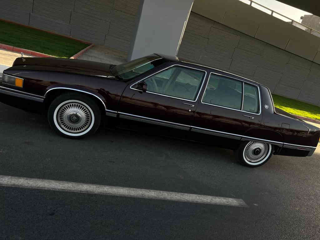 كاديلاك فيلتوود بروگهام 
(كلاسك ومن النوادر في كل العراق )
*********** بي واتساب
السعر ١١٠ ورقه 
موديل ١٩٩٢
السياره بلاديه وماشيه ١٩٠ حقيقي
محرك ٨ سلندر
(السياره ملكيه وجاهزه وجديده )
كشنات كهرباء السايق والبصفه والخلفي هم
داخل جلد فخم جدا
تبريد قطعتين
كل الجام اوتو
كير تعليگ
بيها شاشه شد والمسجل البلادي موجود
كلشي كهربائي بيها شغال
جاهزه من كل نقص رقم انكليزي بأسمي وتبريد شغال وترايك كل العراق شرط
هزه جديده
واكو بعد سيارات كلاسك عندي بأسمي
رقمي *********** بي واتساب
مكان ديوانيه ال بدير
وعندس بعد كلاسك لليريد خل يجي خاص النجف, العراق
