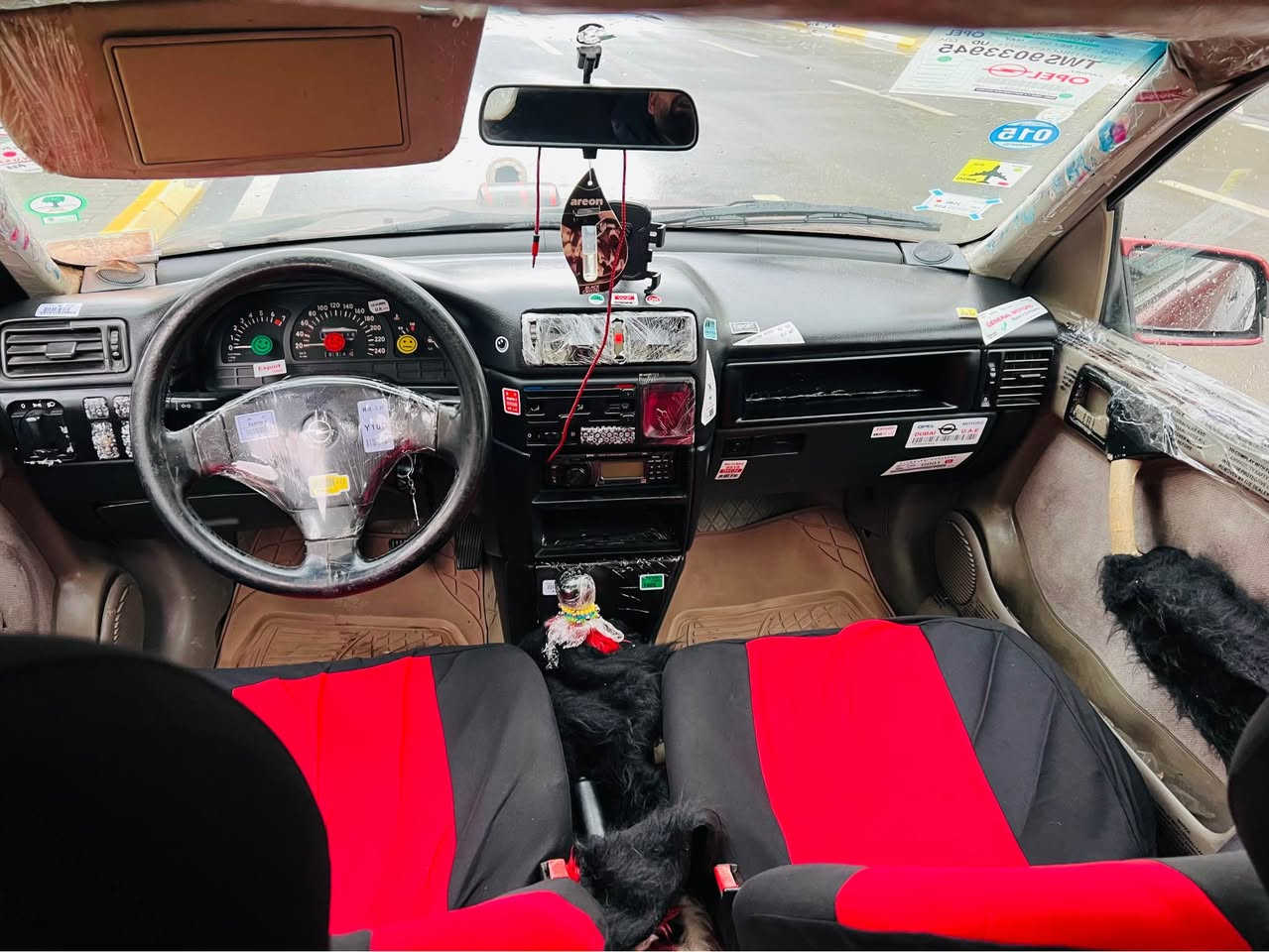 سه ره تا به ناوي خوا ماشه لا له مالي هه موو لايه ك
ئه م سه ياره بوو فروشتن 
((نرخ27 معامه له)))
 ئوپل ڤيكترا موديل 1992ئارم پلاستيكه  به شه رتي ئارموو ئه وه لياتت و موس و براوه ش به شه رتت 
مه كينه 20 گير عاديه به شه رتي گيرو مه كينه هه لمي ده مي نيه
كاره باهي هه موو گياني ئيش دكات  سيدي و هه موو شتيك مزبوته سلايته و گه رمي زور زور مزبوته كامل گيچه كاني مه زبوته 
سه ياره كي تا بليت توندوو توله ماليي دوسته  
چوار تايه و ويلي سپورت تايه كاني زورباشنن 
سياره كه پيشو دواي كه پسه 
ناويشي زور پاك ماوه ته وه 
***********
*********** السليمانية, العراق
