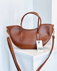 جنط نسائي/تم تكرار الموديل  سعر المفرد 12 آلاف دينار سعر الدرزن 90 ألف...