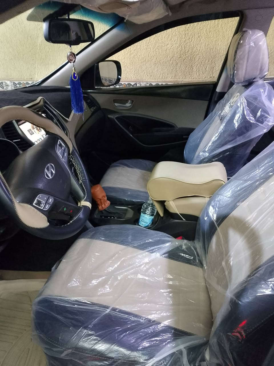 سنتافي 2013 خليجي رقم بصره سنويه 2027 باسمي سبعه راكب تبريد 3 قطع شاشه كبيره كامره خلفيه كير مكينه كفاله طخم تاير لايت زنون عالي ناصي اصلي  حداديه جديده تحكم جهتين بلوتوث حاكيه تثبيت سرعه دوشمه جديده بعده النايلون عليه مكينه 4 دوش مري شفط بيه فقط بارد بالباب عكس السايق فقط سياره جانيه صار سبع سنوات سعر 155 تلفون ***********
***********
