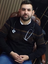 يتواجد لدكتور يوميا في عيادته الكائنه في ناحية الرشيد حي الجمعيه شارع ...