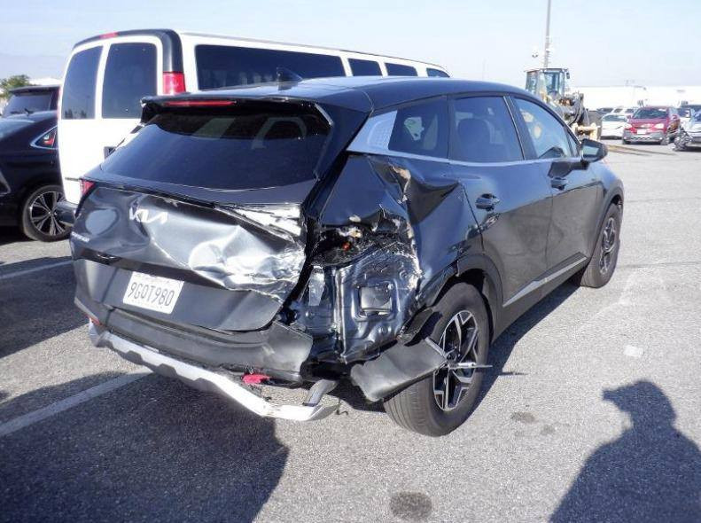 سبورتج موديل 2023..ماشيه 57..سيارة نضيفة وهاي صور حادثهه تخم تاير جديد مرقمة السيارة بسمي ..مكان سياره اربيل ..ضرر مرفوق بلصور ..للاستفسار الاتصال 
*********** أربيل, العراق
