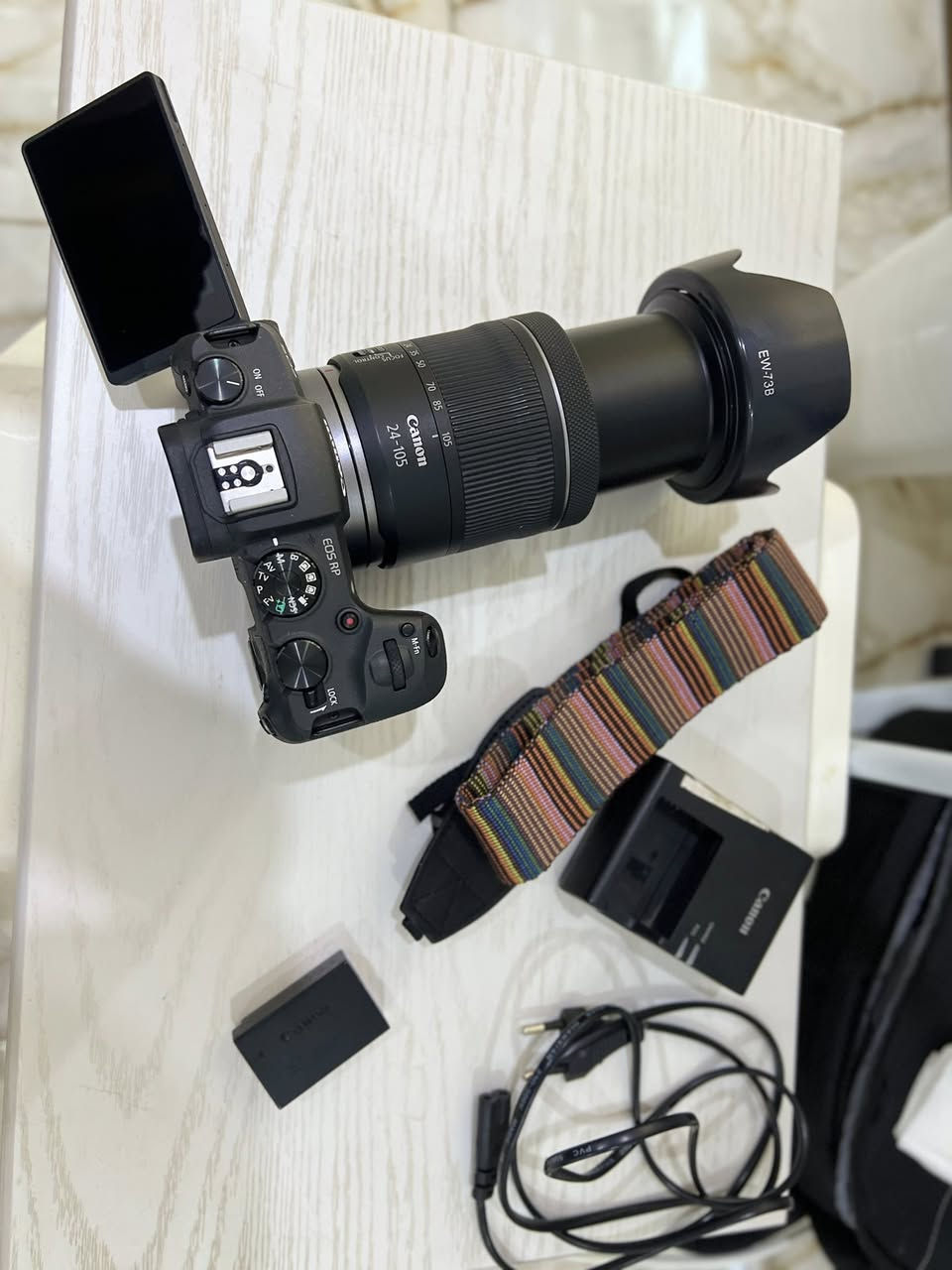 سلام عليكم.
كامره كانون Rp  

وي عدسه ١٠٥-٢٤

نضافه كامره ( ٩٥) 

الشتر ١٣ الف 
ملحقات:رام ٣٢
:حزام 
:جنطة
:بطارية وشاحن 
سعر خاص 
توصل على رقم ***********
