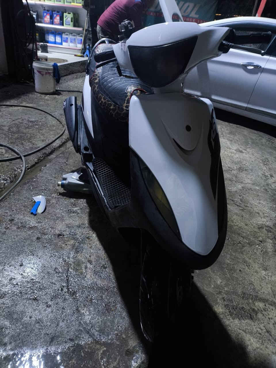 السلام عليكم 
دراجه ماكس عدله
دراجه كفاله عامه اي نقص ما بيها 
الدراجه 55ابلادي  بوشه وبستم
دراجه مكفوله سرقه 
كلجات رياضي بلادي شلعه تشك الكاع ومعدل كذالك
كفرات بلادي موجود  
السعر 600 وبيها مجال 
واتساب ***********
