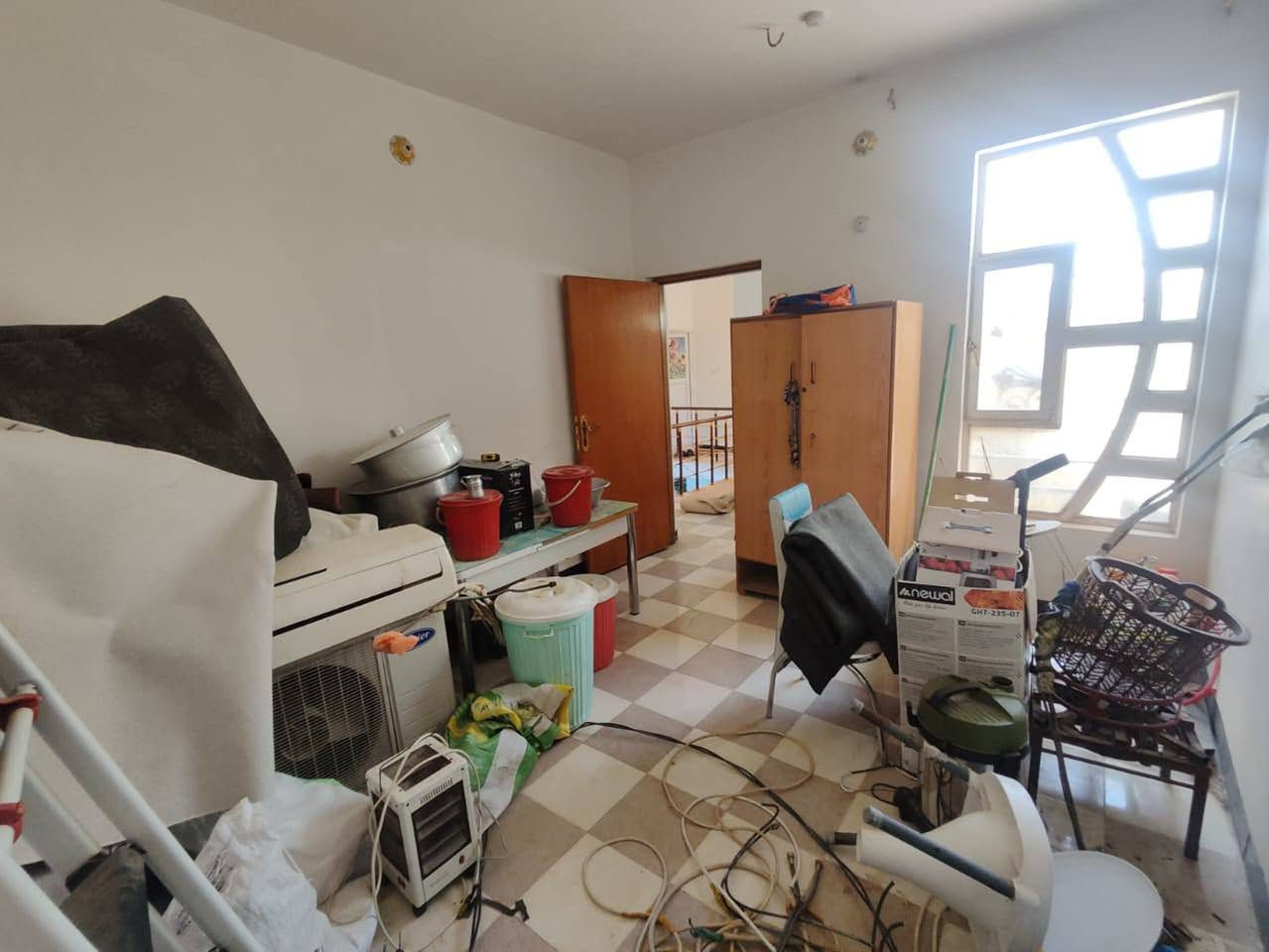 السلام عليكم
بيت مساحة 150  اربع غرف مع ثلاث صحيات فوك وجوه مع مطبخ وستقبال وصاله مثل ما معروض امامكم شريط ميسان مبادره مطلوب 90 اقساط 430 للعقاري بيع او مراوس الاستفسار 
***********
