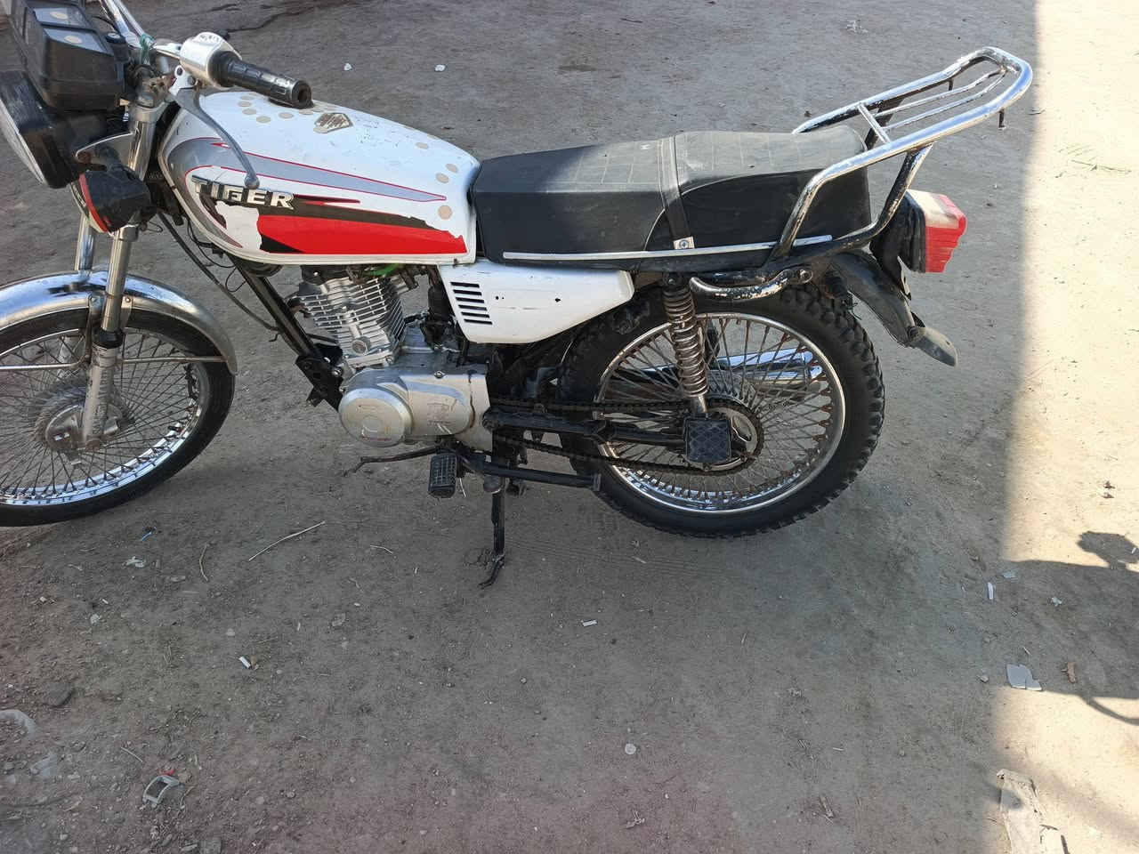 السلام عليكم دراجة للبيع موديل 21دراجه نضيفه ممامفتوحه بيع مستعجل اوراق ***********
